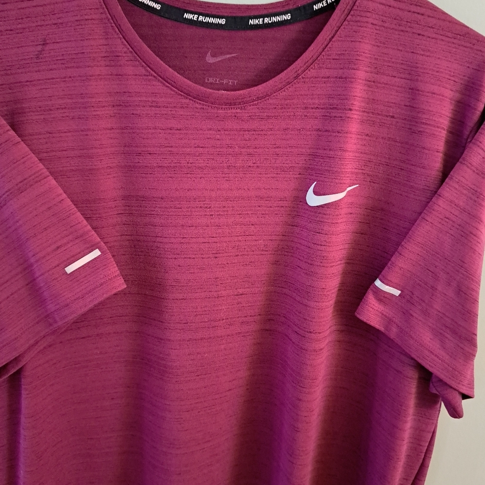 Nike - Picture 3 of 5